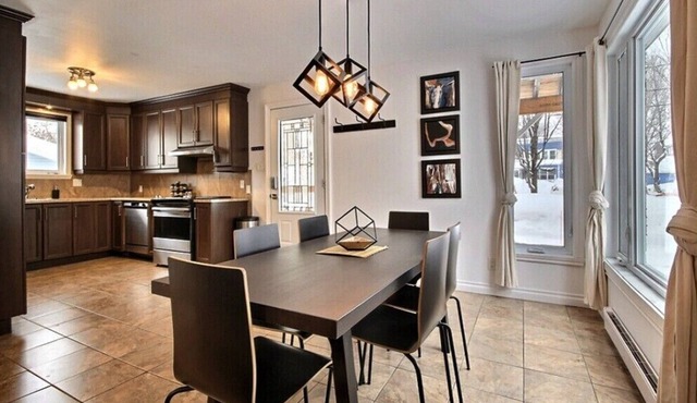 Large bright accommodation close to old Quebec in Wendake