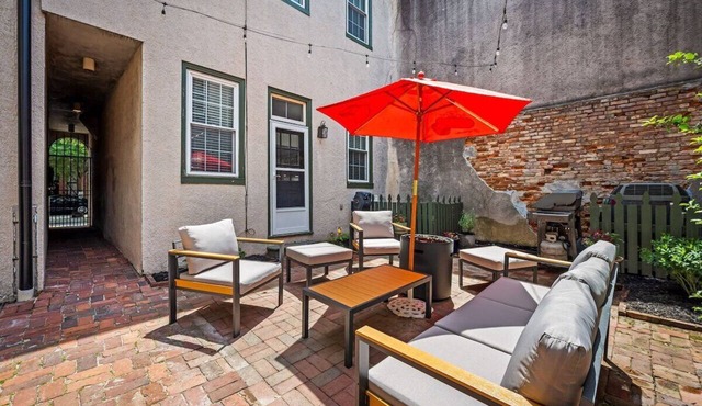 Large home on a quiet street close to attractions