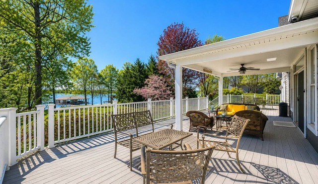 Large lakefront home on the best part of the lake – spacious with stunning views in Bumpass
