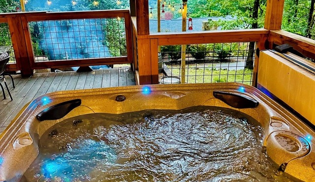 Last Min Discount! Mountain View Home Hot Tub, Game Room, Fire Pit, Pizza Oven