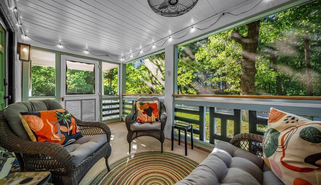 'Lil' Gem'-restored 1960's bungalow