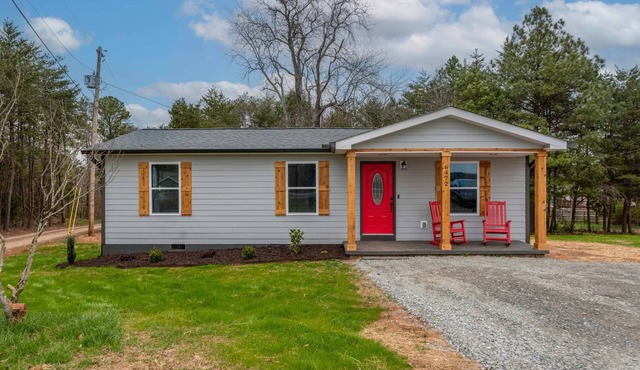 "Little Mountain Cottage" Near EPIC Mountain Creek Park w/Biking & Lake Norman
