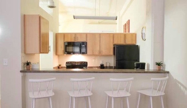 LOCATION: 2br 2ba Condo in Heart of Downtown Indy