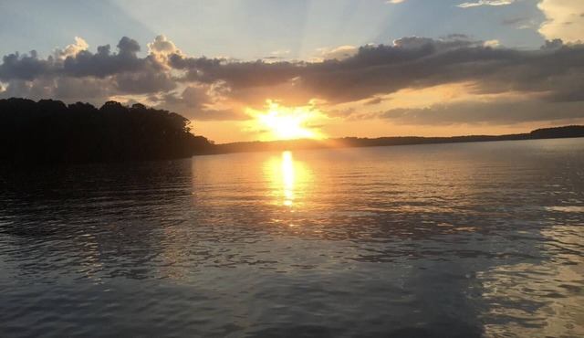 Logan Martin Lake- 3BR waterfront home with breathtaking views and calm waters
