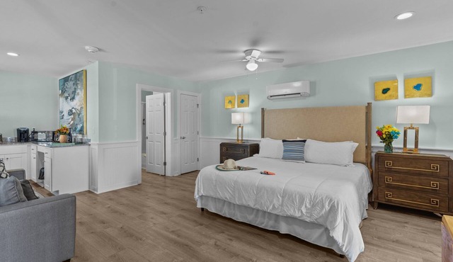 Loggerhead Inn & Suites - King Suite in hotel in Surf City, North Carolina