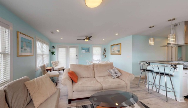 Loggerhead Surf - Newly Updated Cottage, 2 Blocks to Beach, Grill, Pet Friendly w/Fenced Yard