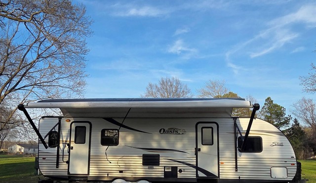 Lois' Hideout Comfy 1 bedroom camper within 7 minutes of Kinkaid Lake.