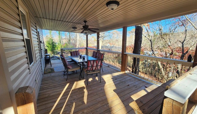 Lovely 1 bedroom house w/loft at Nolin Lake! Neighborhood boat ramp/lake access.