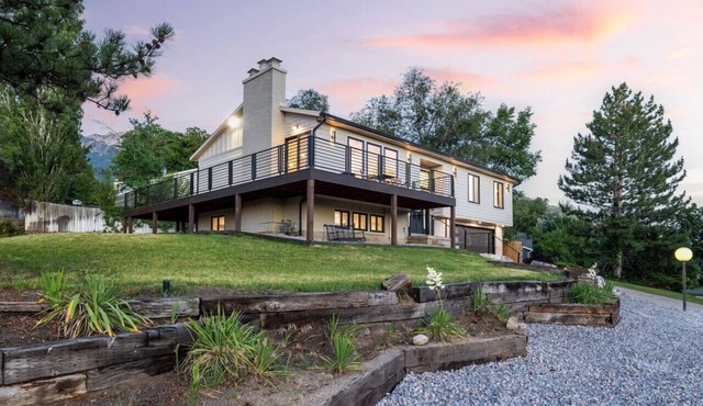 Luxe Pleasant Hill Retreat | Hot Tub | Massage* in Sandy