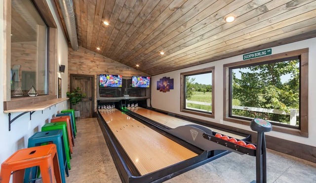 Luxe Waterfront Mtn Views Bowling Pool Pickleball