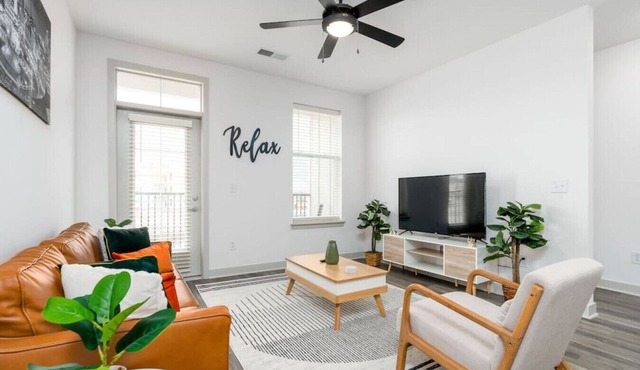Luxurious 2-Bedroom, Whitestown