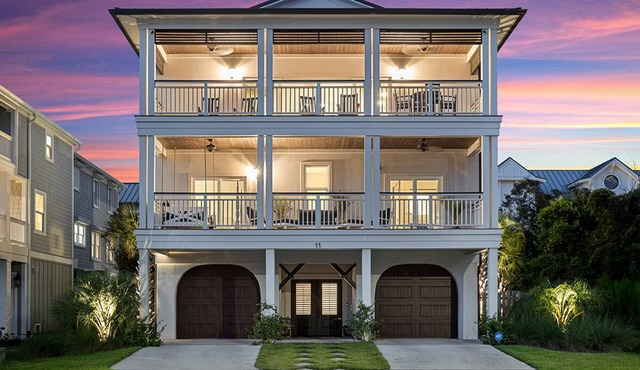 Luxurious 5br/5.5ba home w/ocean views, elevator, close to the beach!