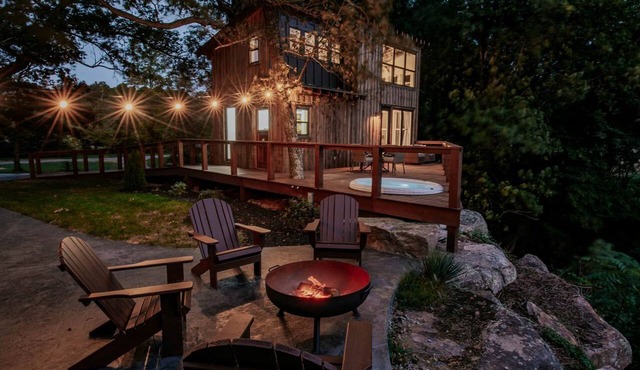 Luxurious Cabin with Jacuzzi and Breathtaking Views in Georgia