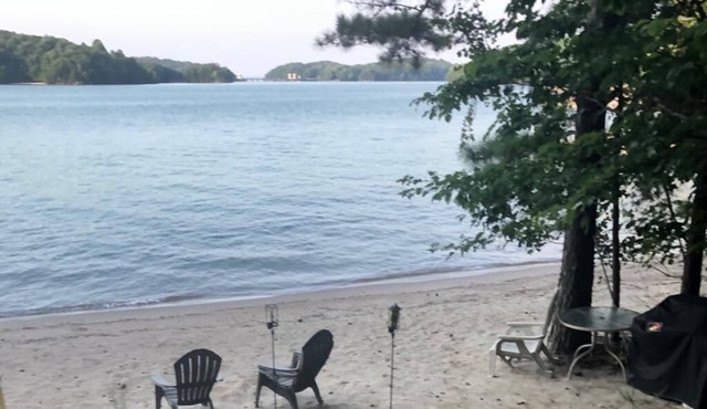 Luxurious Oasis over Lake Lanier Islands & Margaritaville! Hot Tub! Boat Dock!