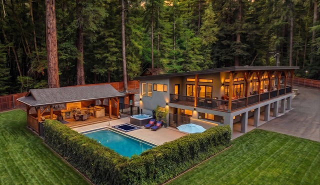 Luxurious River Front Estate In The Redwoods in Redway