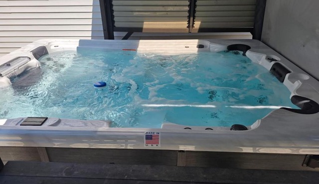 Luxury 5BR Estate Backyard Jacuzzi Gazebo & Outdoor Kitchen