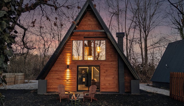 Luxury A-frame! Walk to Greenway! Fully Fenced Backyard!