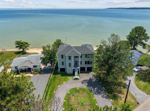Luxury Chesapeake Bayfront Home w Private Beach