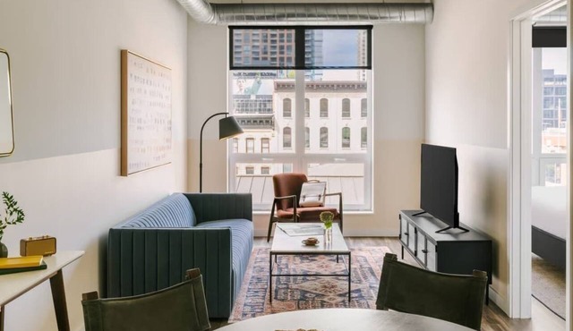 Luxury Designer Loft 402 | River North