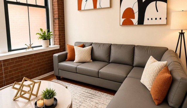 Luxury Downtown 2bd 2ba Condo- Walk to Gainbridge Fieldhouse & Lucas Oil Stadium