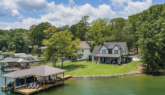 Luxury Lake Martin Retreat w Dock & Lake Views!
