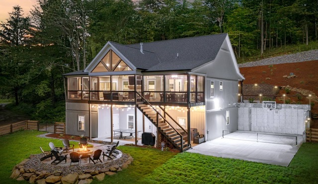Luxury Lakefront Retreat at Nolin Lake-Near Mammoth Cave-Sleeps 20!
