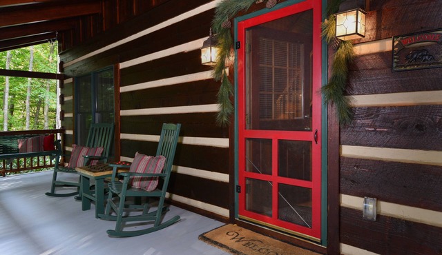 ☆Luxury Log Cabin☆3K/1Q/4 Full-bunks☆Fireplace☆Firepit☆4TVs☆Jacuzzi☆Foosball☆