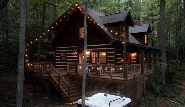 Luxury Log Cabin *Waterfall*Hot Tub*Firepit*Hiking