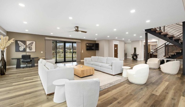 Luxury Modern Lodge Near Fort Wayne with River Views
