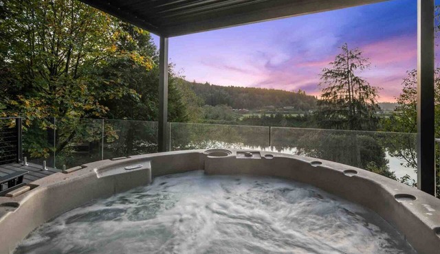Magnificent Riverfront Views From Hot Tub, Home, & Deck, Stunning Inside and Out, 5 Minutes to Beach in Nehalem