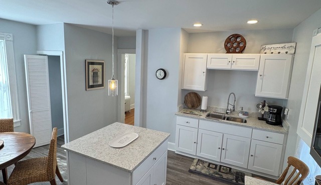 Magnolia Winds 3-bedroom apartment in charming Winchester with cool AC