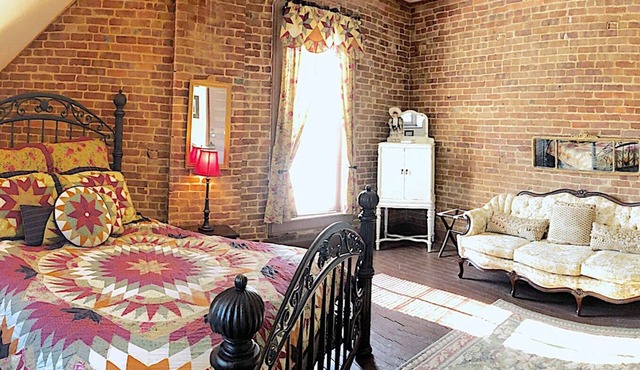 Main Street Bed & Breakfast Established in 1810