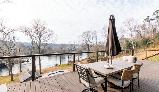 Marvelous 5-bedroom house on the river in North Augusta