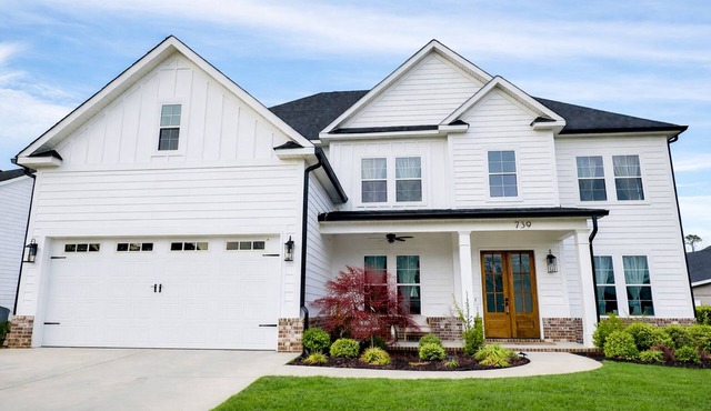 Masters Elegance: New Custom Modern Luxury Near Augusta National Golf Course