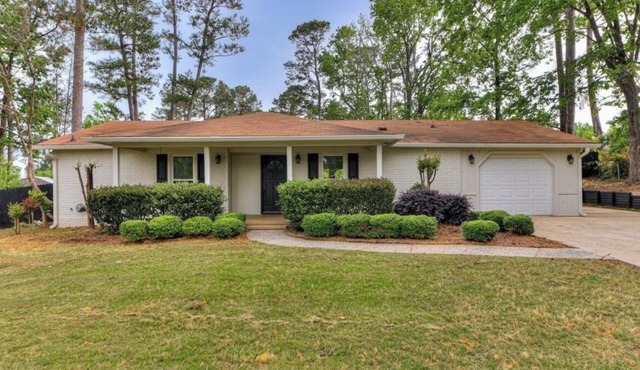 Masters Getaway - Less than 10 minutes from ANGC - Sleeps 8 - Pool + Outdoor TV