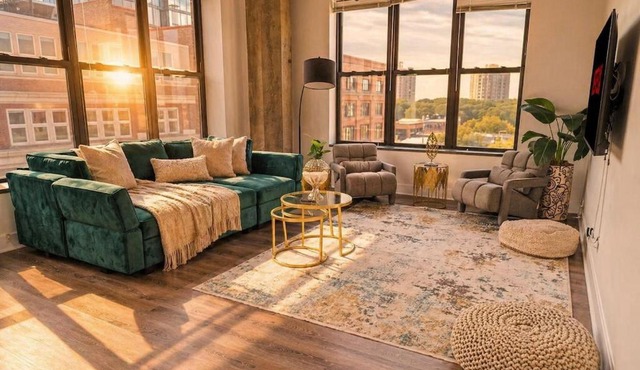 McCormick Place Spacious 3BR Family Heaven Suite with Optional Parking Sleeps 10 Guests Near Soldier Field and Field Museum
