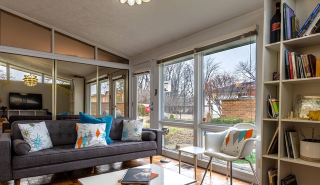 Mid-Century Modern Escape - 8 Mi to Downtown!