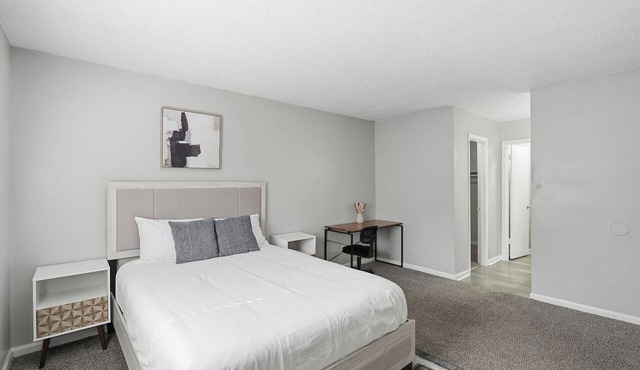 Modern 2BR Retreat Near Stone Mountain