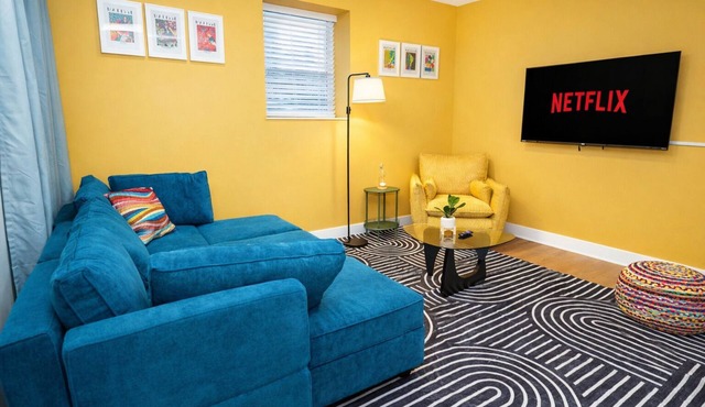 Modern 3BR Chicago Condo Near Loyola University and Lakefront
