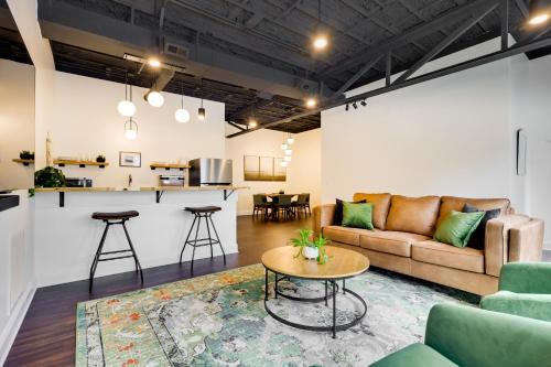 Modern 3BR Home Near JMU - EMU | Sleeps 6
