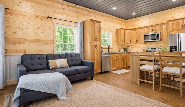Modern cabin very close to scenic riverfront walks