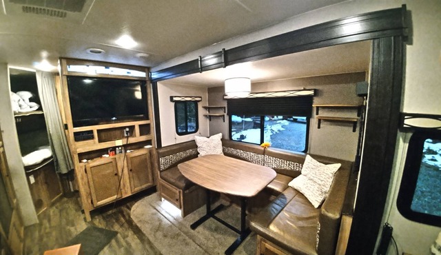 Modern camper in mountains, perfect ski pad...beach access! One night minimum! in Baring