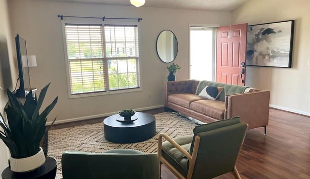Modern Coastal Home | Minutes to Beach & Downtown!