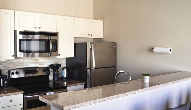 Modern & Cozy High Rise - Downtown & Harbor Access in Baltimore