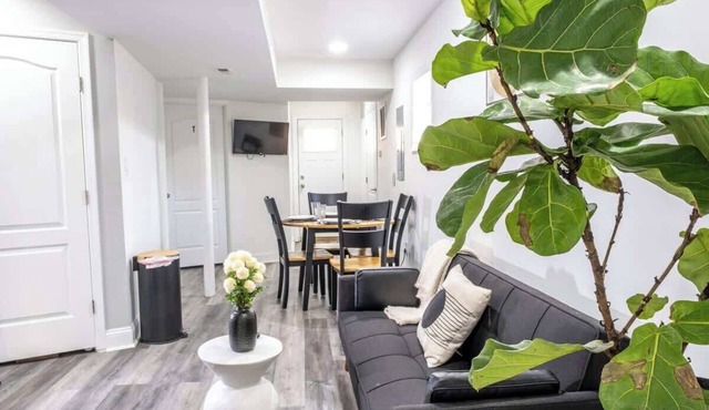 Modern DC Condo w/Free Parking Permit & City Access