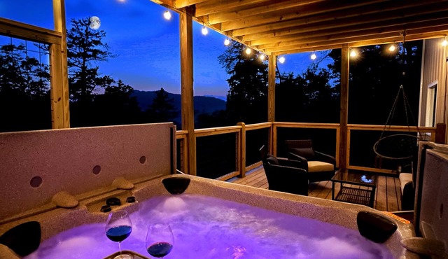 Modern Five Star Stay | Serene Mtn Views | Hot Tub