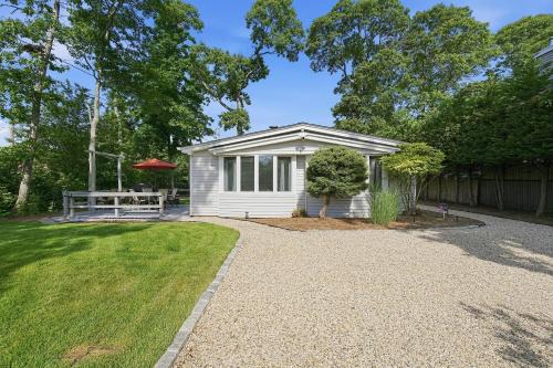 Modern Hampton Bays Cottage near BEACHES & TOWN cottage in Hampton Bays