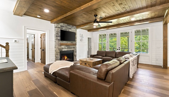 Modern lakefront retreat with private dock, game room, grill, & boat access in Jacksboro