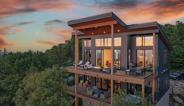 Modern Luxury View Home with Sauna, Steam Room & Hot Tub