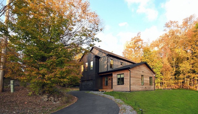 Modern Mountain View Chalet in Windham in Windham